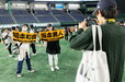 東京ドームのグラウンドに降り立つG党 ©YOMIURI GIANTS