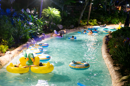 海外ディズニー トイ ストーリーのキャラとナイトプールでパーティー ディズニー タイフーン ラグーン H2oグロウナイト 写真 16 22 ディズニー特集 ウレぴあ総研