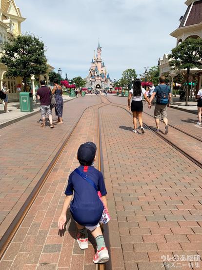 ディズニーランド パリ オムニバスでミッキーが登場 パリの運営状況や年パスの対応などをレポ 1 3 ディズニー特集 ウレぴあ総研 ディズニーランド パリ オムニバスでミッキーが登場 パリの運営状況や年パスの対応などをレポ 1 3 ディズニー特集 ウレぴあ総研