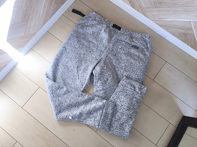 【ワークマン WARM SHIELD(ウォームシールド) ニットパンツ】お尻にポケットつき