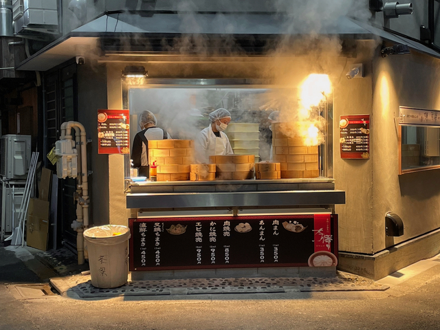 【茶寮 中野店】肉まんや焼売やちまきを蒸す蒸気がいいなあ。大好きな風景
