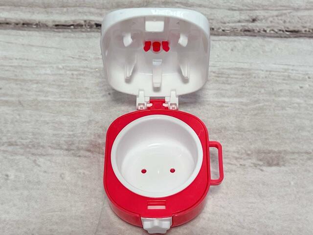 遊んでみましょう！まず炊飯器におかまをセットします