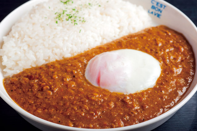 燻製カレー くんかれ 日本橋人形町店（人形町）  くんせいキーマカレー（温玉付き）　980円