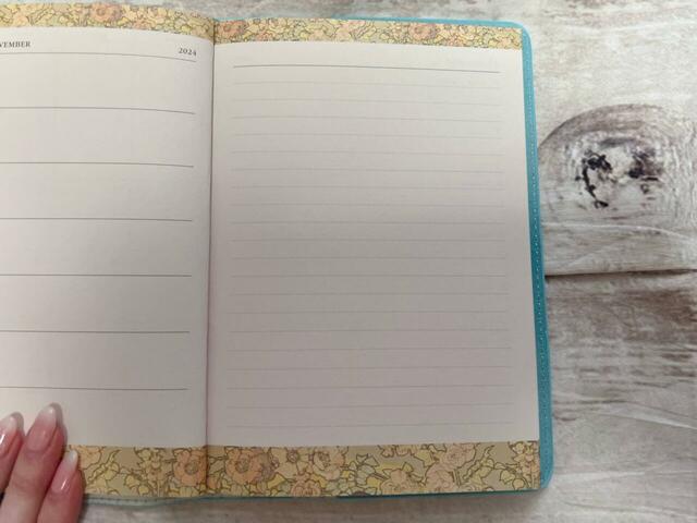 週間レフト式で使いやすく、たくさん書き込めます♪