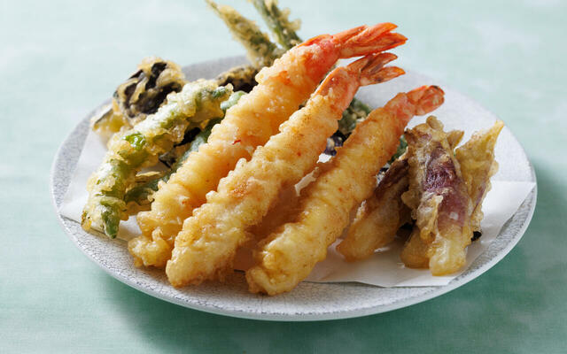 「大海老・茸・野菜の天麩羅」<期間:2026年5月1日~6月30日>【約100種の料理とスイーツが食べ放題!本格グリル料理と26階からの眺望が楽しめる「初夏のブッフェ」がスタート!】