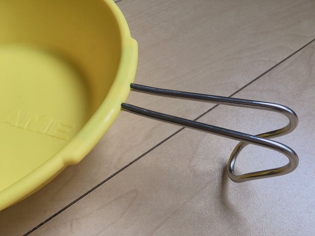 【UNIFLAME カラシェラ90】手にフィットする持ち手