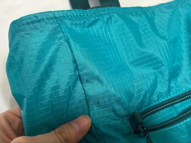 【mont-bell　ポケッタブルライトトートS】アウトドア用品によく使われる「リップストップ生地」を採用。高強度で破れたりほつれたりしないのが特徴です