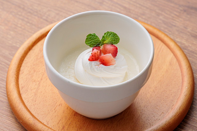 「パンナコッタ」<期間:2026年4月1日~5月31日>【【神戸三宮東急REIホテル】3,800円でサーロインステーキや骨付きスペアリブなど豪華メインが、90分間おかわり自由で食べ放題!】