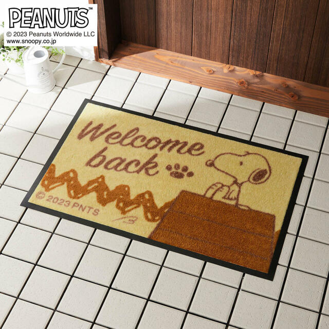 【ベルメゾン】泥落とし屋外玄関マット「スヌーピー」|¥3,990~5,990 (税込) © 2024 Peanuts Worldwide LLC