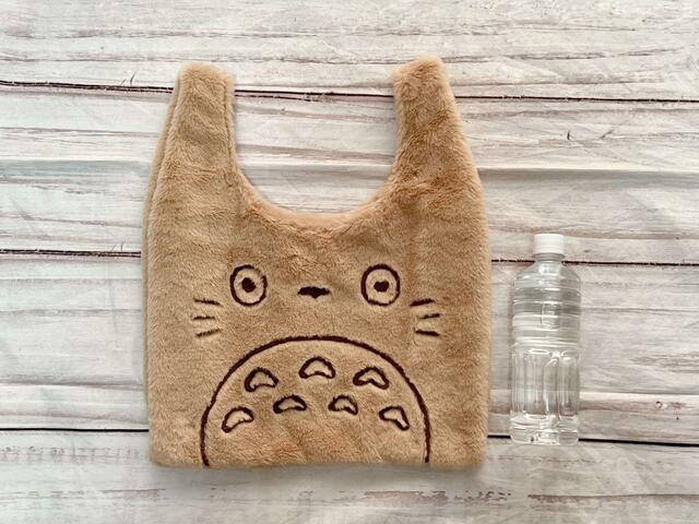 550mlのペットボトルも楽々入るサイズ