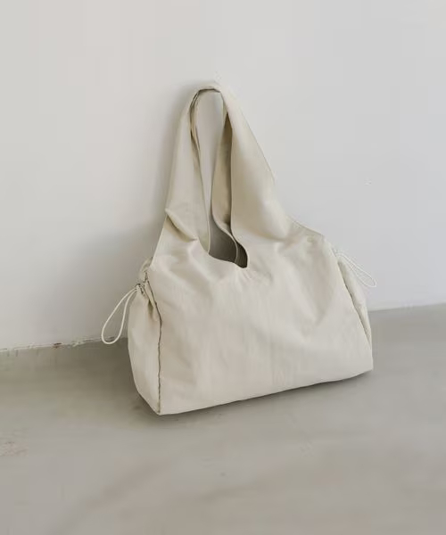 【LOWRYS FARM】「ナイロン5ポケットトートBAG」4,990円（税込）