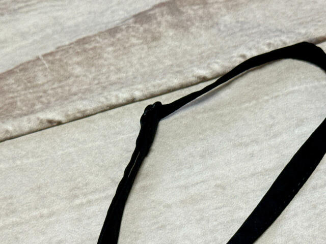 ストラップは長さ調整が可能！好みの長さで着用できます