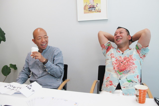 バイきんぐ・小峠英二(左)、西村瑞樹(右)