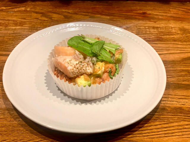 【コックテイルハンバーガーズ】サーモンアボカドパン