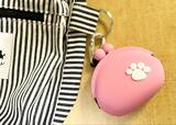 【ぽちのPOCHI シリコンがまぐち】カラビナ付きなので、お散歩バッグにも付けられます