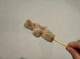 【ロピア 冷凍国産焼鳥】焼き上がったら好みの味付けをするだけ、シンプルに塩だけでも十分においしいのが国産鶏もも肉の底力です!