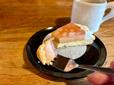 【タリーズコーヒー　桃とアールグレイのタルト】一口食べると、桃のジュレの酸味が口に広がります