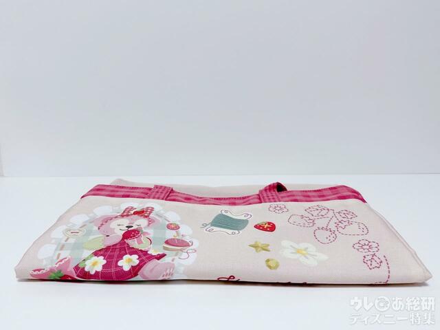 薄く畳めて持ち歩きにも便利