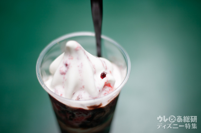 黒みつ白玉＆ストロベリーゼリーサンデー