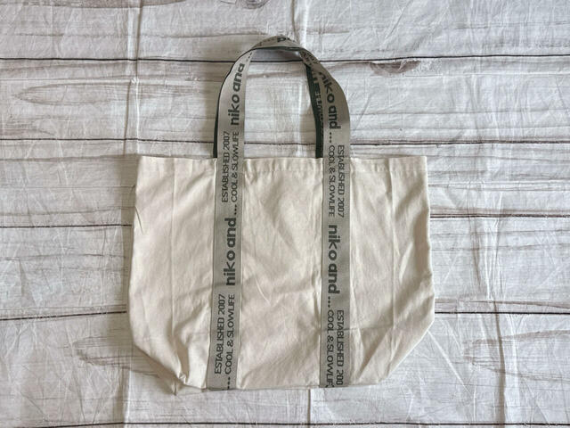 背面ももちろんニコロゴテープがついています♪