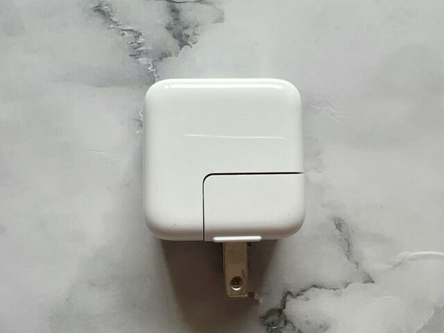 使用の際にはACアダプタかモバイルバッテリーが必要です