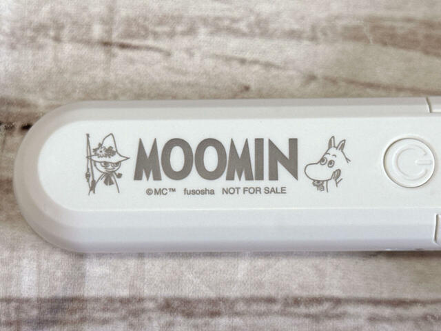 【cookpad plus 2025年夏号増刊付録】持ち手には「MOOMIN」のロゴとスナフキン＆ムーミンのイラスト入り