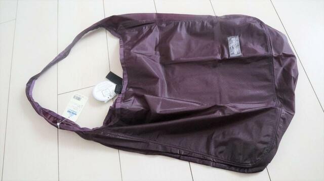 【モンベル U.L.MONOバッグ L】ポリ袋とそう変わらない薄さのシャカシャカ素材