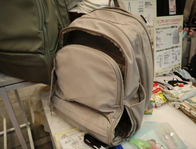【ワークマン　高撥水ファミリーライフ　4次元リュック】 この4次元リュック、なんと3階建て構造なんです