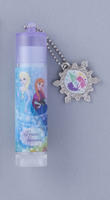 アナとエルサの新グッズ「Frozen Seasons」リップクリーム ¥800（直径約1.5×高さ約7.5cm、内容量2g）©Disney