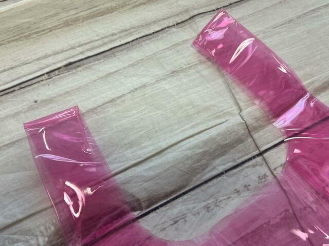 持ち手は肘にかけて持てる長さ