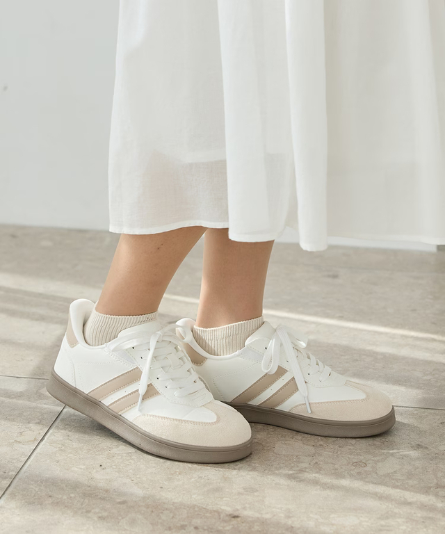 「シュッとインスニーカー」3,480円（税込）