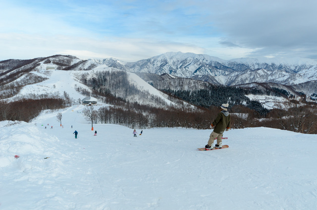 「ITADAKI」からの奥添地エリアの絶景!｜舞子スノーリゾート（日帰りスキーセンター）