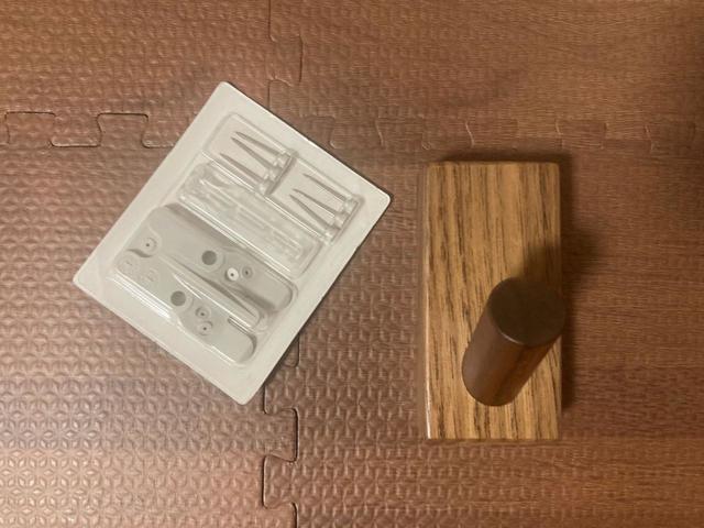 【無印良品　壁に付けられる家具　フック　ウォールナット材】おもちゃみたいな風合いがかわいい