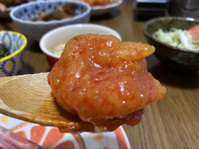 【セブンプレミアムゴールド 金の海老チリソース】肉厚のエビのプリプリ食感が絶品