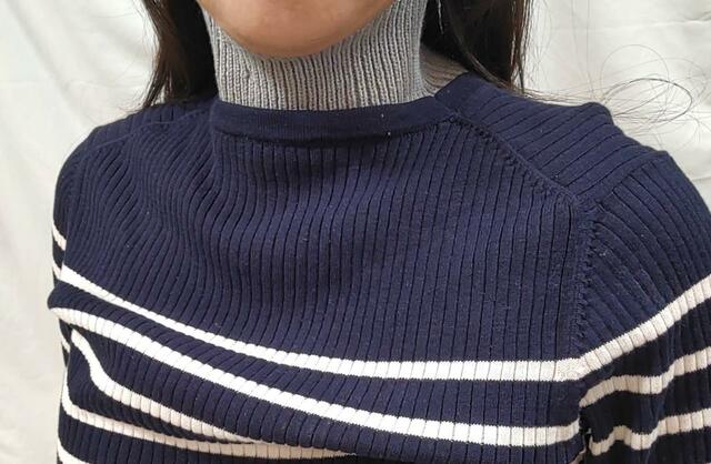 とっくりニットを、中に着用しているみたい♪