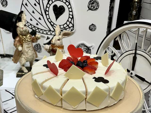 【ヒルトン東京 絵本の国のアリス スイーツビュッフェ】「トランプの兵隊さん!?」