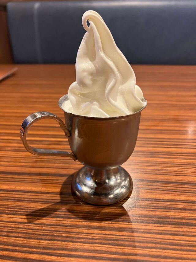 びっくりドンキーの知られざる逸品、北海道ソフトクリーム。こちらは食後にうれしい「北海道ミニソフト」。価格は270円。