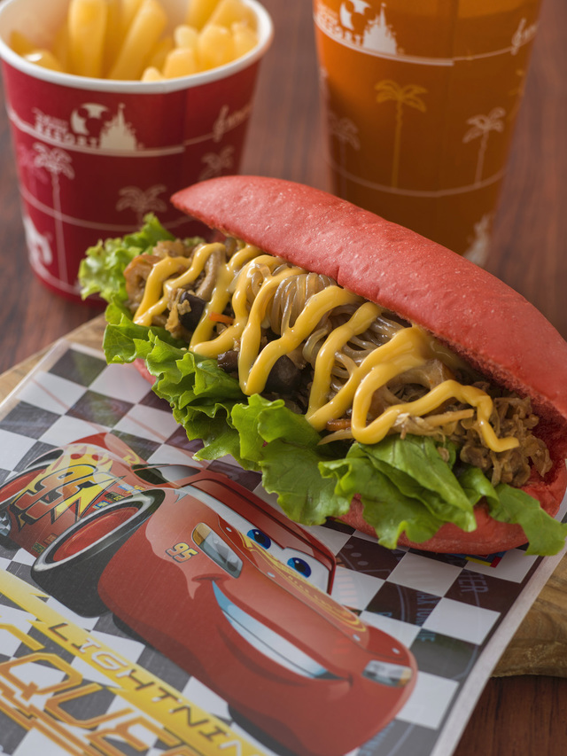ライトニング・マックィーン・セット 1,260円｜ニューヨーク・デリ｜東京ディズニーシー「ピクサー・プレイタイム」スペシャルメニュー