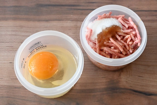 【つくりおき食堂「5分で完成するそぼろ弁当」】材料はひき肉、卵、砂糖、醤油、みりんなど。おうちにあるもので作れます