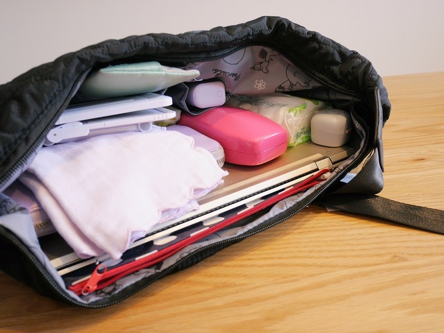 【ベルメゾン　軽量ワッペン付きショルダーバッグ 『スヌーピー』】ノートPCや長財布、折り畳み傘や水筒、ポーチなど13ものアイテムが収納できました！