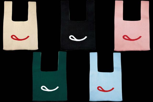 「〔非売品〕オリジナルニットトートバッグ（スマイルマーク）」＜サイズ：＜本体＞横250×縦365（持ち手含む）×マチ110mm＞【不二家の和スイーツが楽しめる「FUJIYA Smile Switch Festa」が銀座三越でスタート！“ペコちゃん×サンリオキャラクターズ”のコラボグッズも登場！】