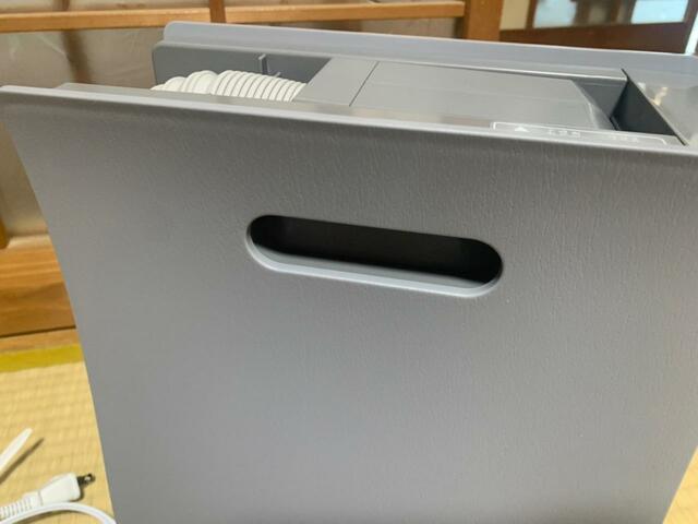 【アイリスオーヤマ ふとん乾燥機 カラリエ デザインタイプ】取っ手付きで持ち運びにも便利