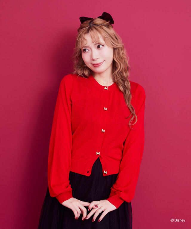 リボンボタンUVカーディガン ¥11,500|Areeam ディズニーコレクション「ミニーマウス」