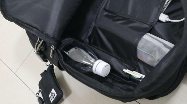 【Honeys 多収納スクエアリュック】ペットボトルは外側ではなく内側のサイドポケットがぴったりでした◎