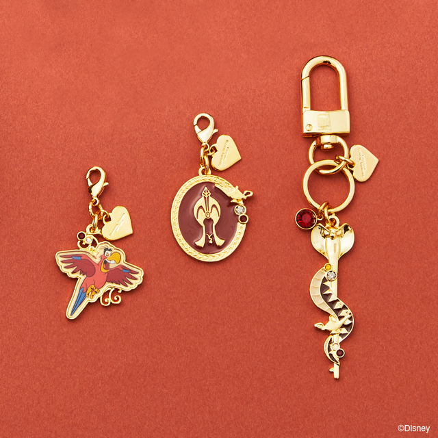 キーリング ￥6,050、ファスナーチャーム　￥4,400｜ジャファー｜サマンサタバサプチチョイス「ディズニーヴィランズ」コレクション