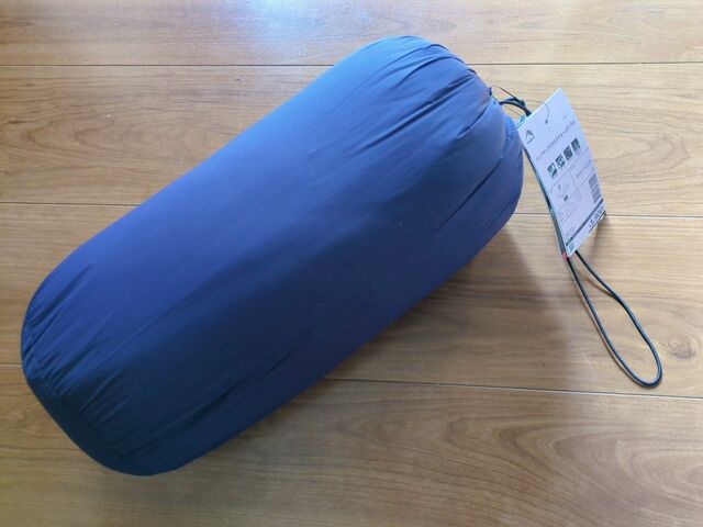 【ワークマン レディースディアテックスマルチウォームポンチョ】大判ですが持ち運ぶときはこんなにコンパクト