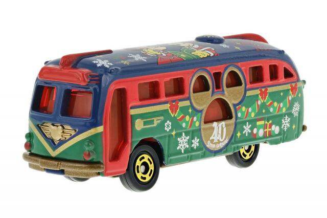ディズニー・ビークル・コレクション〈トミカ〉 1,500円｜「ディズニー・クリスマス」スペシャルグッズ｜東京ディズニーリゾート40周年“ドリームゴーラウンド”｜発売日：2023年11月7日（火）｜販売店舗：東京ディズニーランド「ディズニー＆カンパニー」、東京ディズニーシー「エンポーリオ」