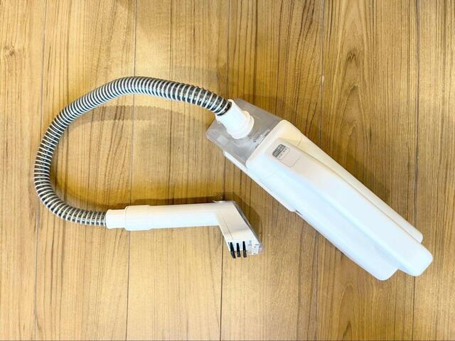 【アイリスオーヤマ ハンディリンサークリーナー】本体にバキュームホースを設置するとこんな感じ♪組み立ても楽々