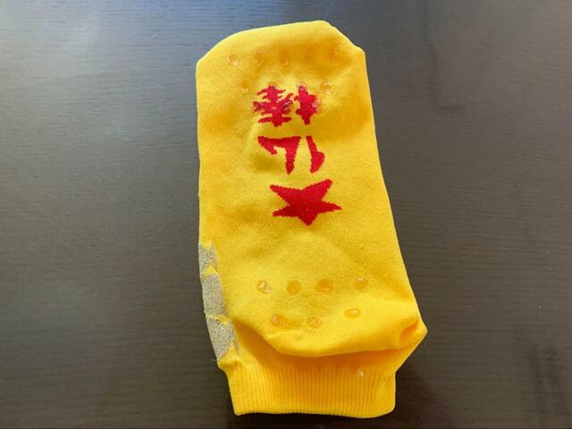 【ダイソー　すべり止め液】30分ほどで乾きました。フローリングの上も滑ることなく快適に歩けるように！