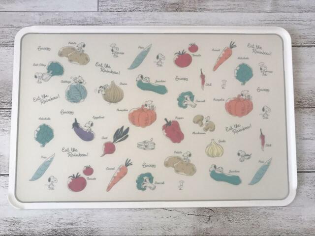 【ニトリ カッティングボード】サイズは縦210mm×横325mm×厚さ9mm。重量は約320gと軽量